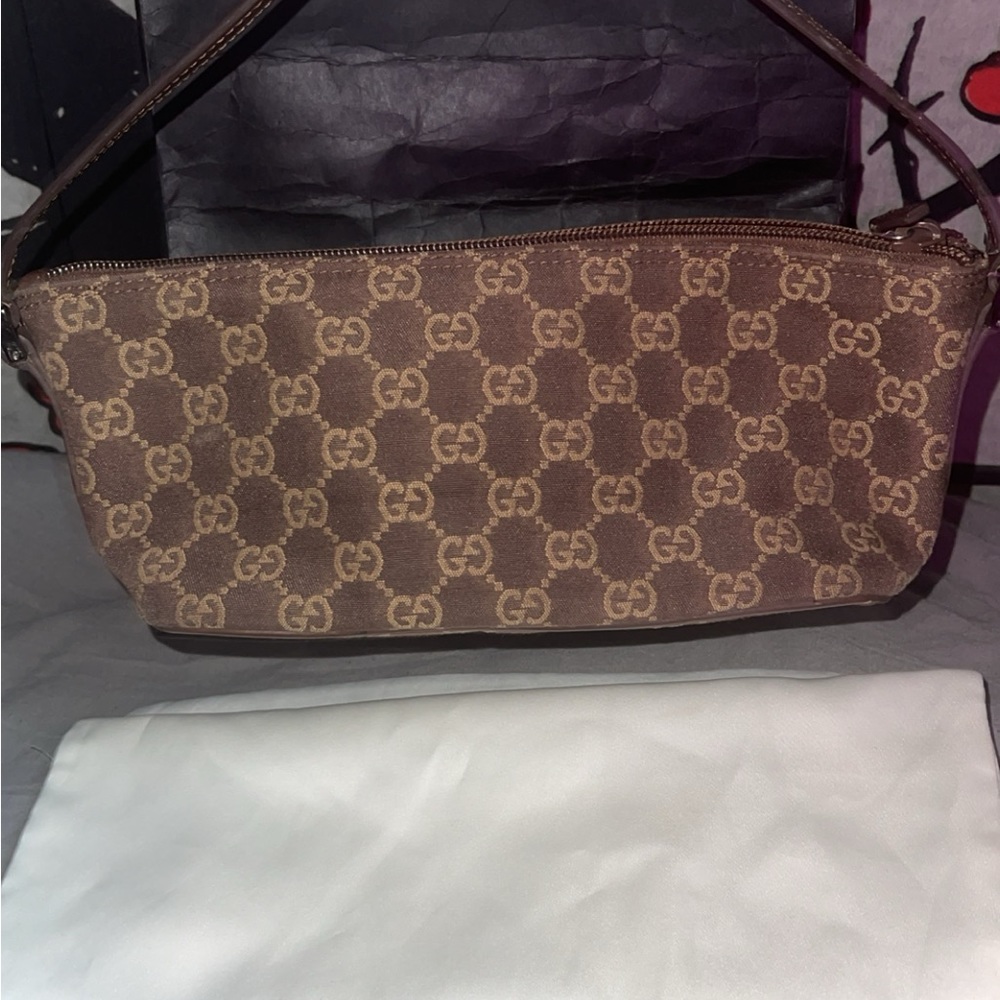 AUTHENTIC Gucci purse. worn Twice. - Picture 4 of 5